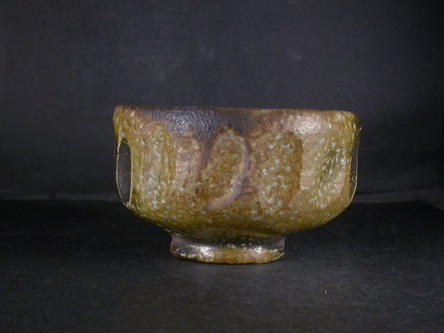 備前焼 登窯 備前焼物故作家 井上 武 四方桟共箱付き手捻り黄ゴマ抹茶