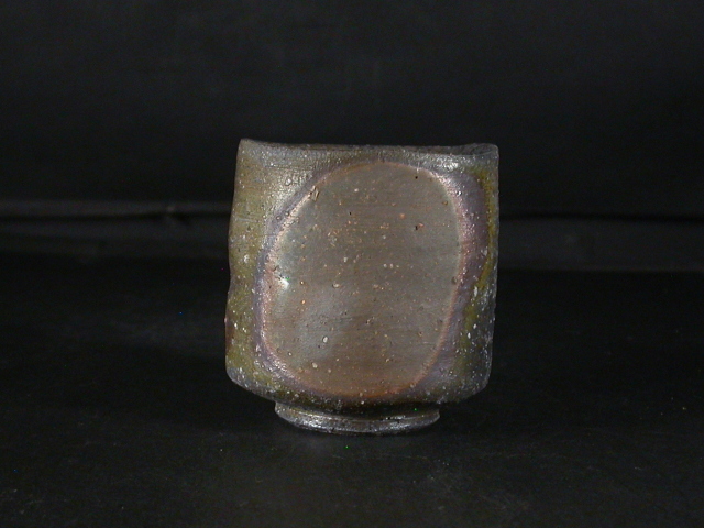 黒備前　鶴くび　31 　備前焼 備前焼鶴首徳利（桐箱入）作家：多久 守 - 備前焼通販ギャラリー